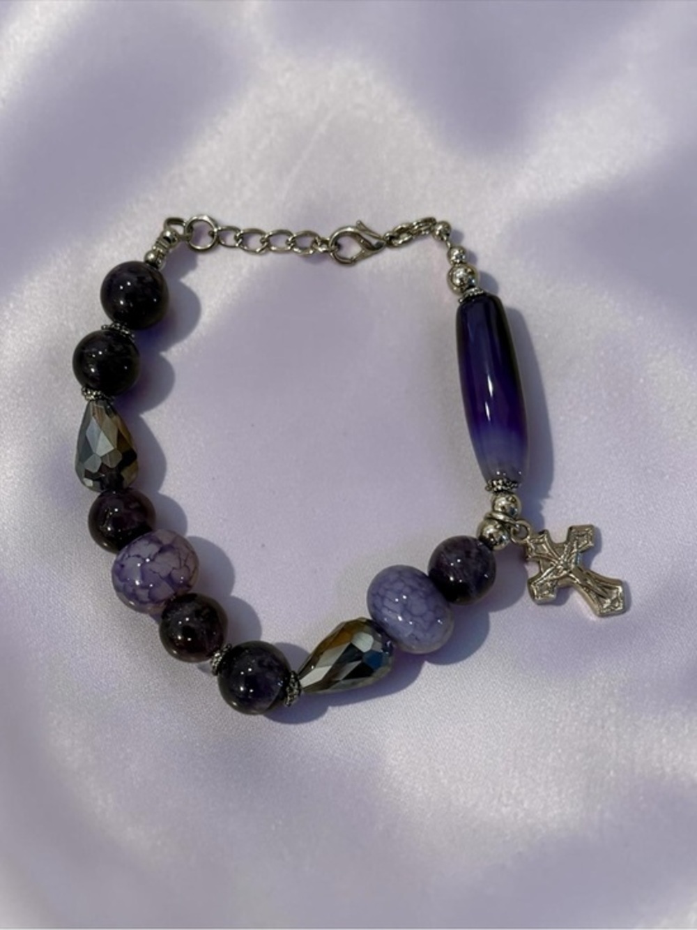 🫶🏻 Purple Glass Beaded & Stone Cross Charm Bracelet